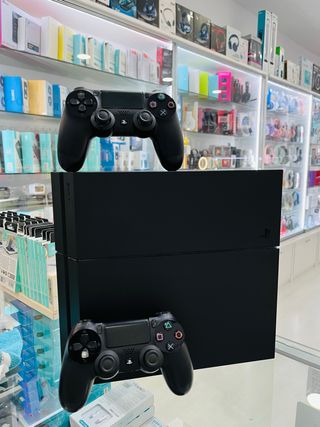 PS4 (PlayStation 4) Negra + 2 Mandos