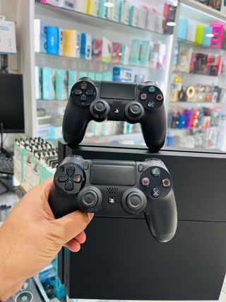 PS4 (PlayStation 4) Negra + 2 Mandos