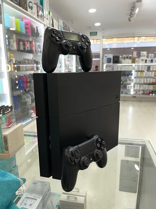 PS4 (PlayStation 4) Negra + 2 Mandos