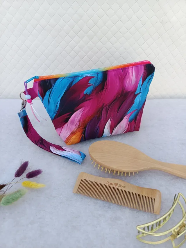 Neceser estampado plumas