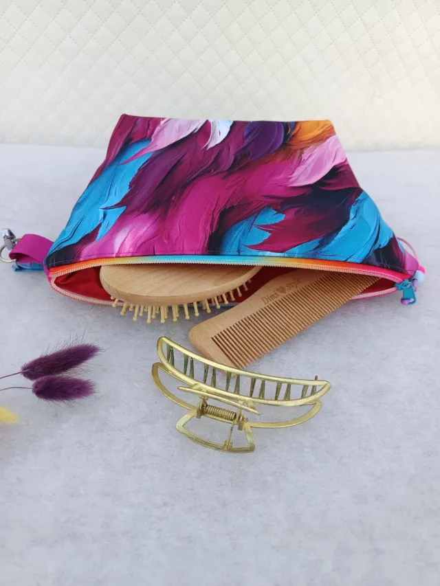 Neceser estampado plumas