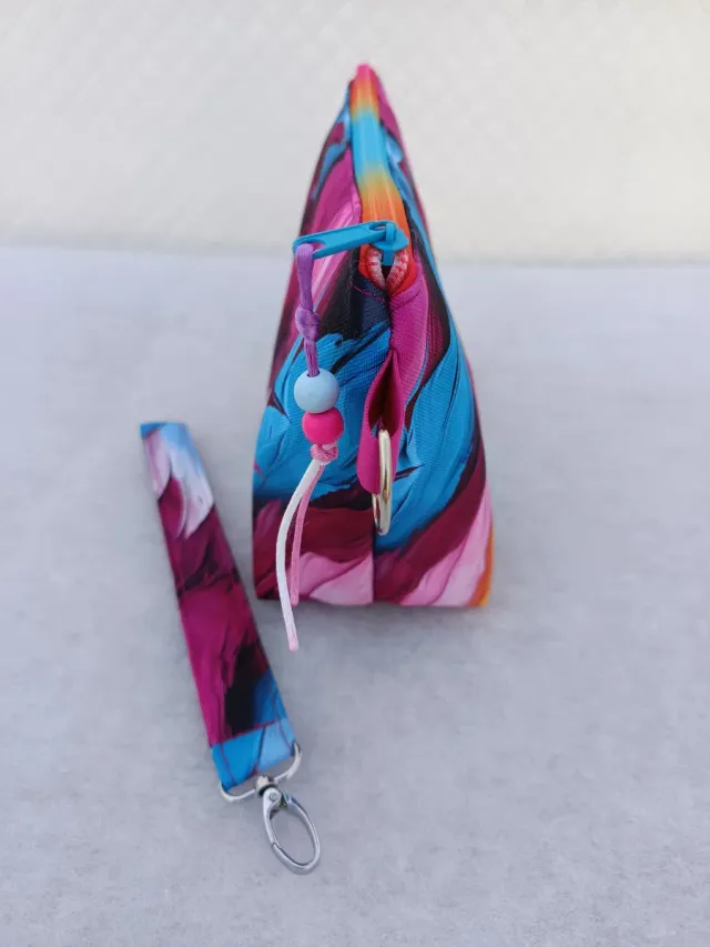 Neceser estampado plumas