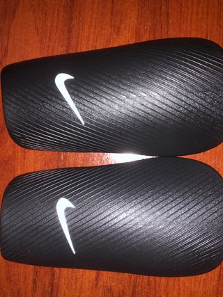 Espinilleras Nike y fundas Sin usar