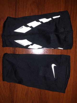 Espinilleras Nike y fundas Sin usar