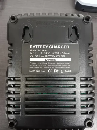 Cargador tipo makita y Batería Makita BL1815G