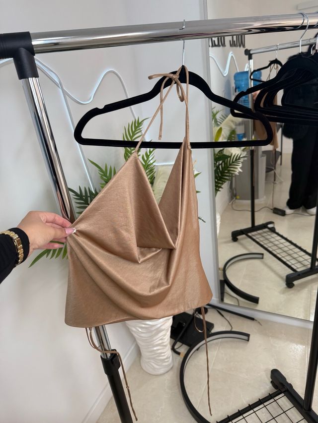 Top lencero satinado drapeado