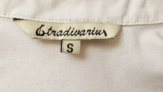 Blusa blanca STRADIVARIUS