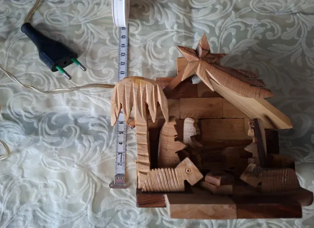 Piccola capanna presepe in legno