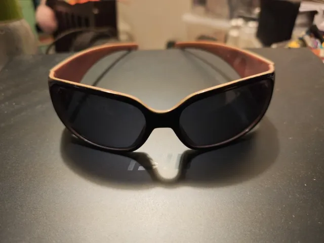 Óculos de sol Oakley femininos pretos modelo Katana