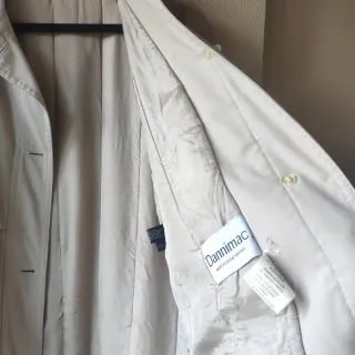 Gabardina beige acolchada