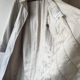 Gabardina beige acolchada