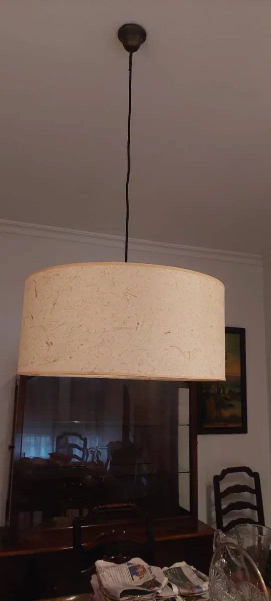 Lampada da soffitto in carta e legno