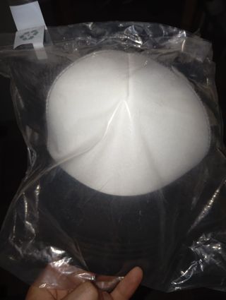 Gorra negra y blanca