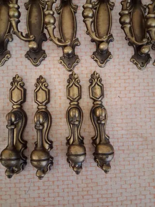 Set di Maniglie per Mobili Antichi in Metallo