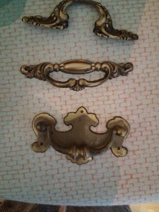 Set di Maniglie per Mobili Antichi in Metallo