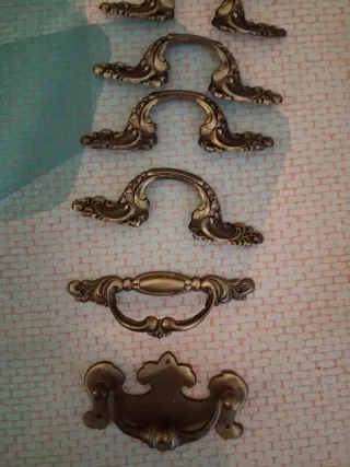 Set di Maniglie per Mobili Antichi in Metallo