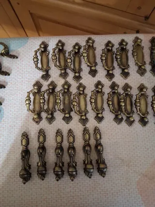 Set di Maniglie per Mobili Antichi in Metallo