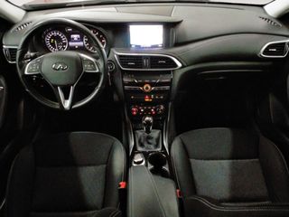 Infiniti Q30 1.6 Premium