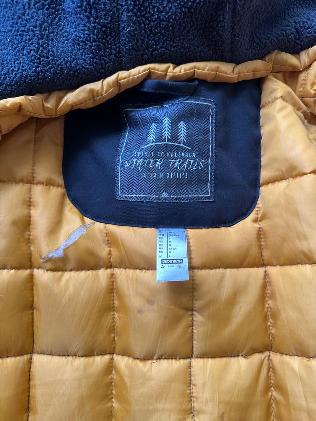 Chaqueta de invierno negra con interior acolchado