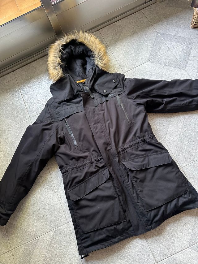 Chaqueta de invierno negra con interior acolchado