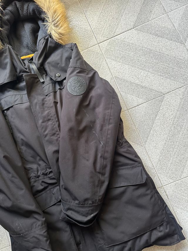 Chaqueta de invierno negra con interior acolchado
