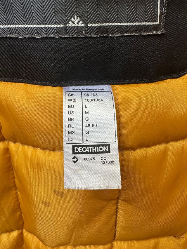 Chaqueta de invierno negra con interior acolchado