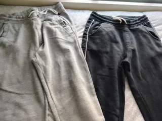 Pantalones deportivos grises y negros