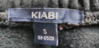 Pantalones deportivos grises y negros