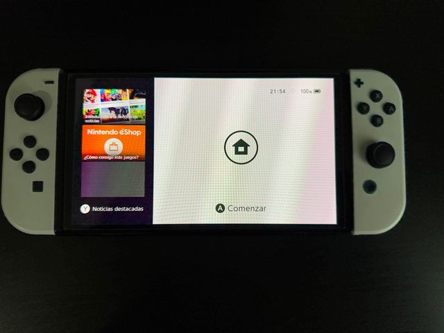 Nintendo Switch OLED bianca + custodia + 3 giochi