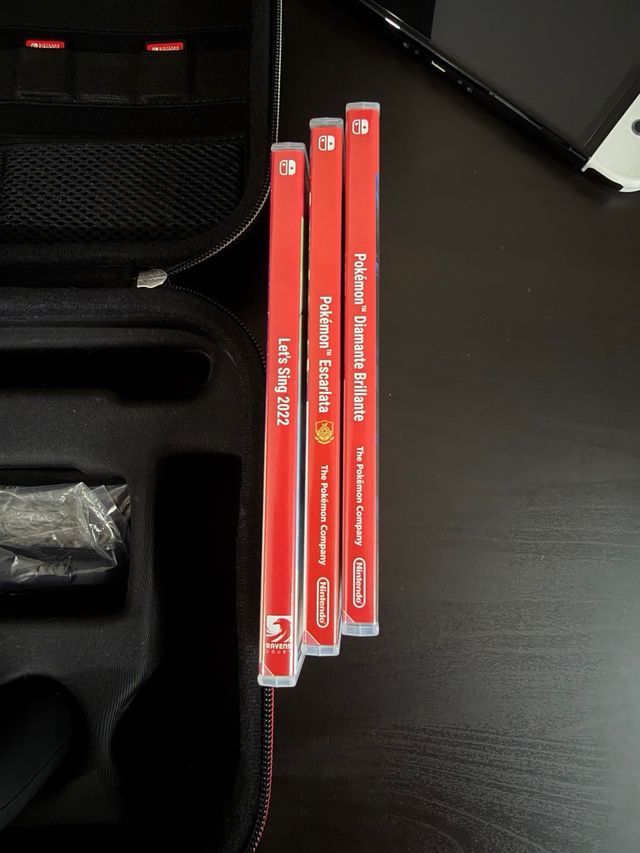 Nintendo Switch OLED bianca + custodia + 3 giochi