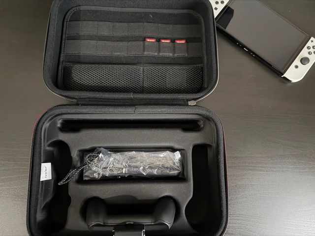 Nintendo Switch OLED bianca + custodia + 3 giochi