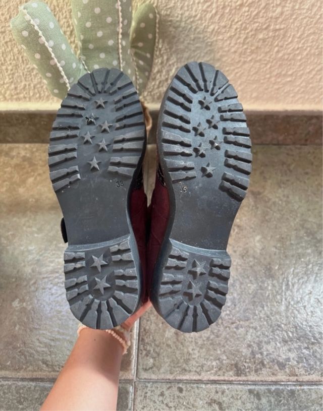 Botines burdeos con hebilla