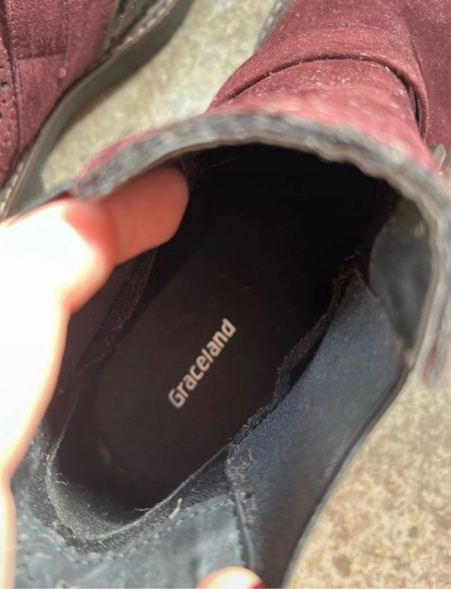 Botines burdeos con hebilla