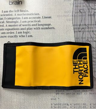 Cartera The North Face amarilla