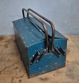 Caja de herramientas metálica azul HECO