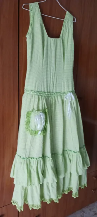 Traje de flamenca verde con volantes