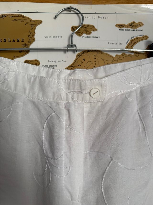 Pantalón blanco suelto bordado