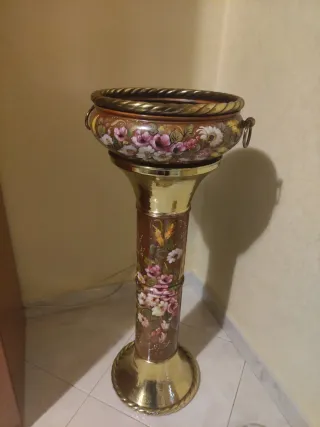 Porta vaso in ottone decorato