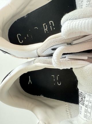 Zapatillas Adidas Adi2000 Beige y Blancas