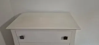 Cómoda , 2 mesitas de noche y cabecero de cama.