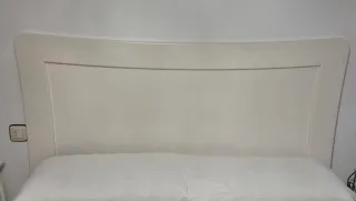 Cómoda , 2 mesitas de noche y cabecero de cama.