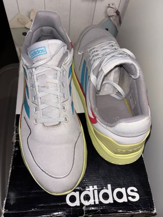 Zapatillas Adidas Blancas y Amarillas