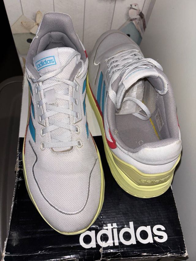 Zapatillas Adidas Blancas y Amarillas