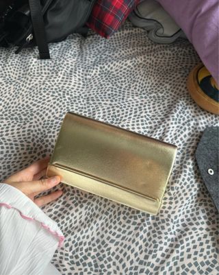 Bolso de mano dorado