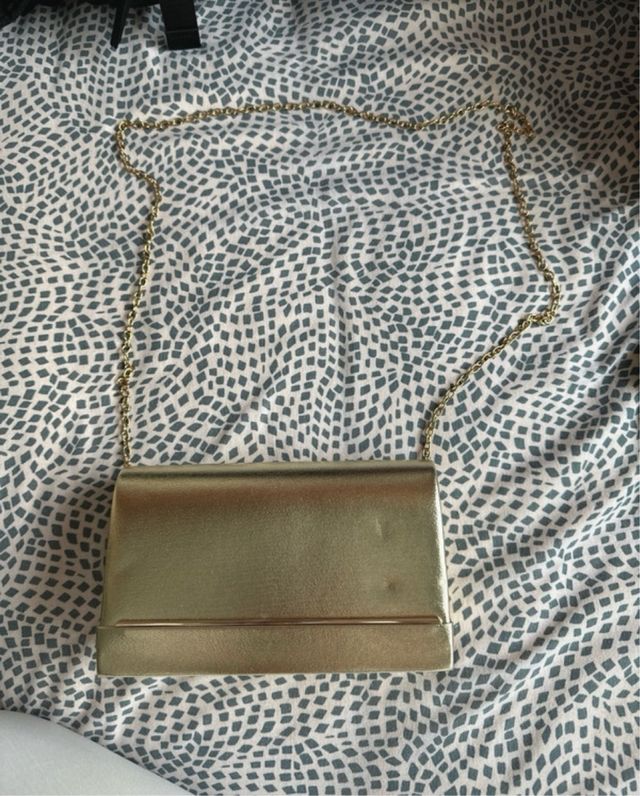 Bolso de mano dorado