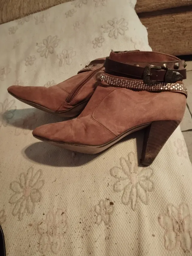 Botines Camel Talla 39 con Correas