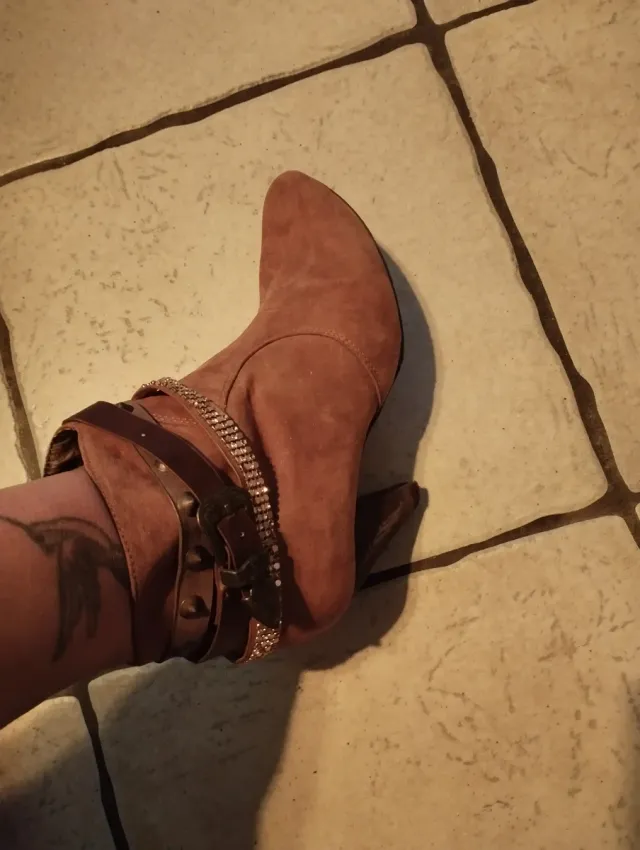 Botines Camel Talla 39 con Correas