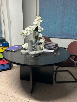 Mesa redonda oficina negra