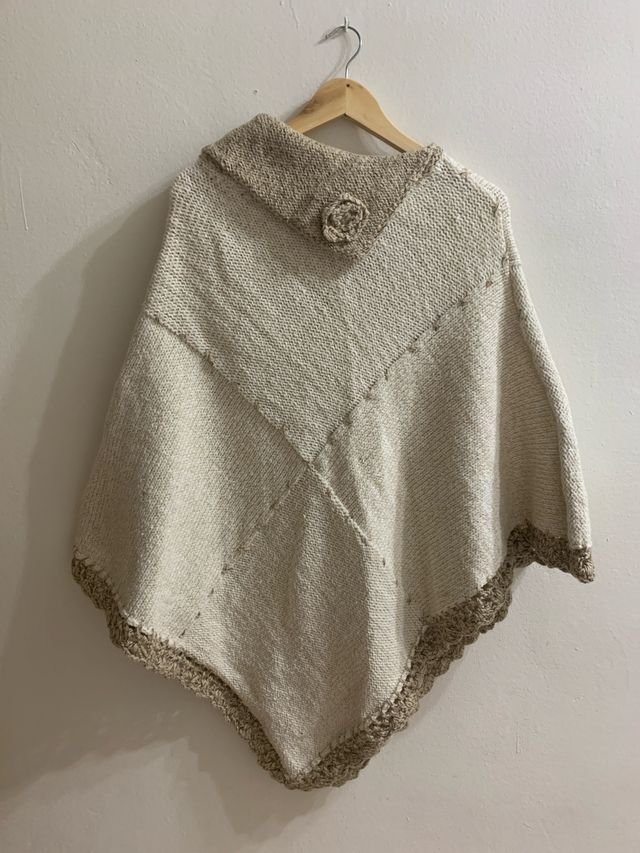 Poncho de lana tejido