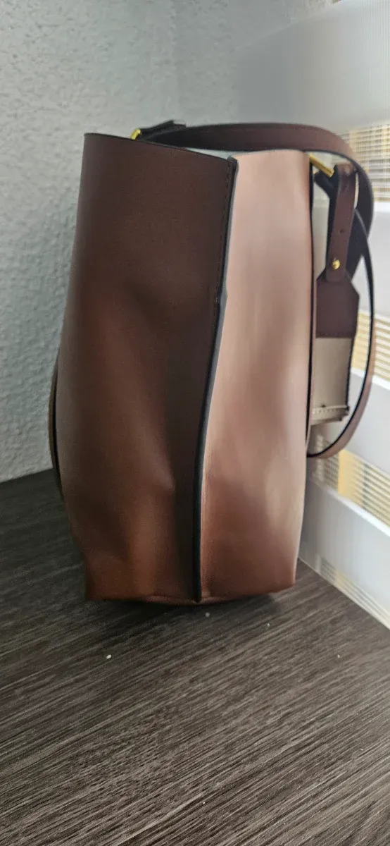 Bolso de piel marrón